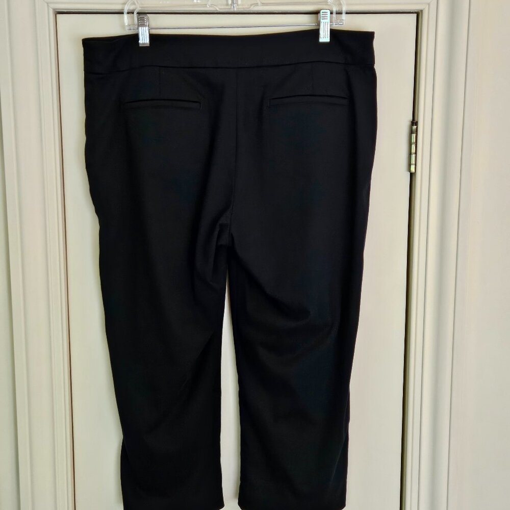 Chaps Black Capri Pants Size 14 Slimming Cotton - Picture 2 of 6